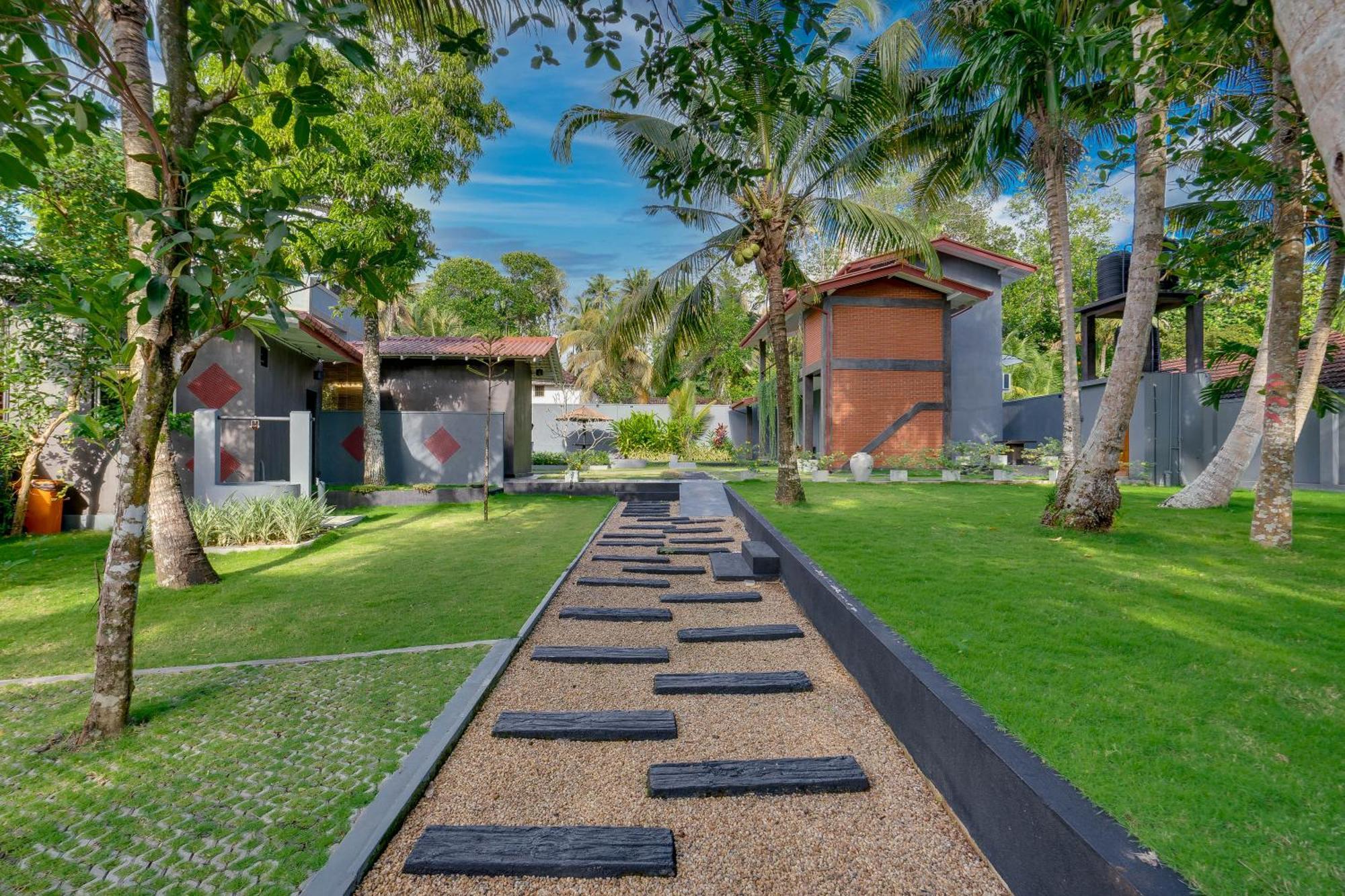 Hasthri Boutique Red Chalet In Ahangama With Pool Near Beach Eksteriør billede